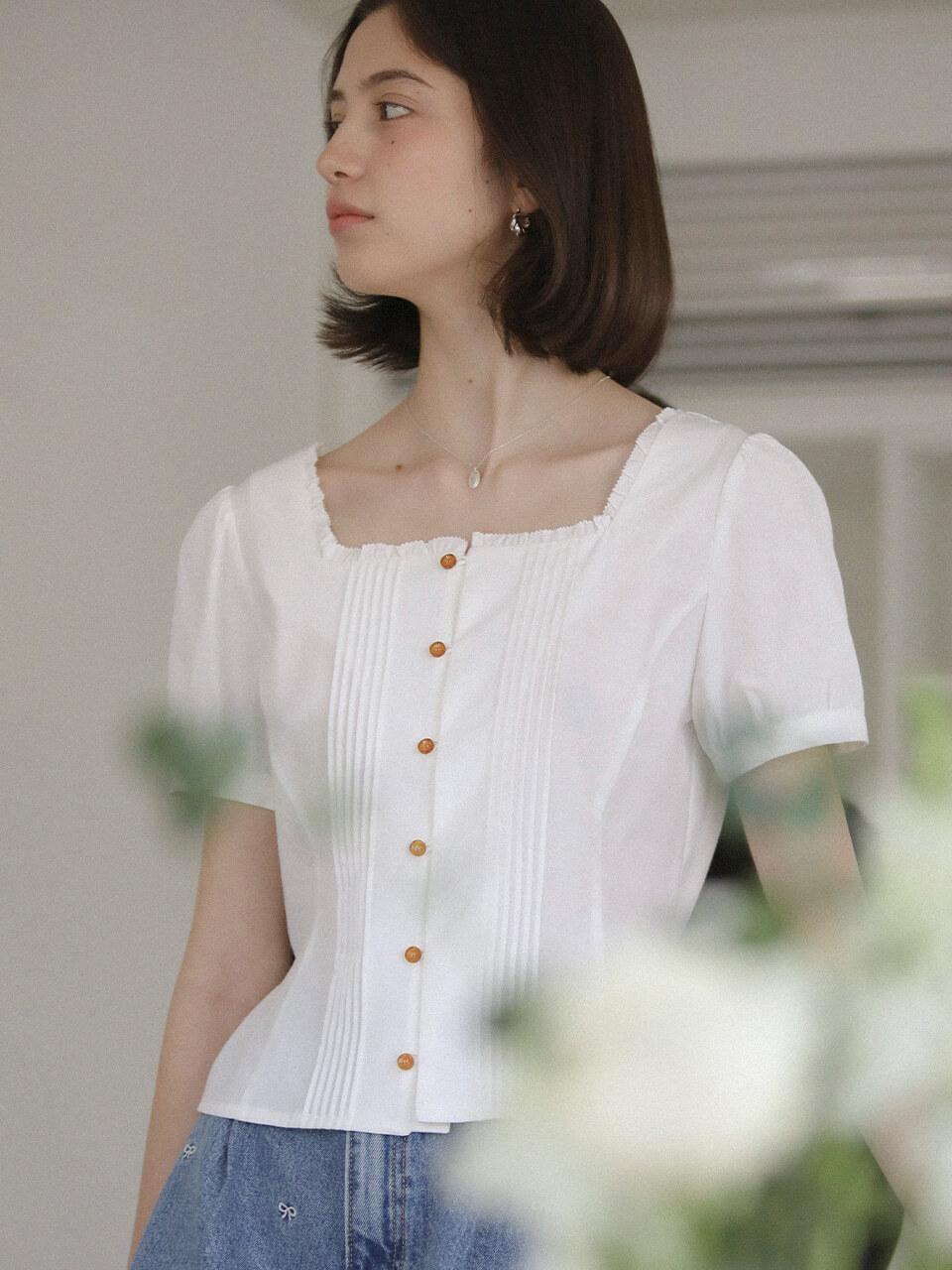 Square neck pin tuck short sleeve blouse_Ivory